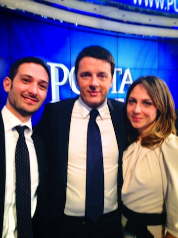 Il Presidente del Consiglio, Matteo Renzi con il Presidente dell'Associazione Giovani per Roma, Andrea Chiappetta e una rappresentante 
